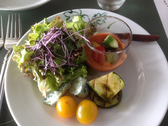 素材、料理、器、環境、全ての要素で納得。さすが、玉村豊男さんですね