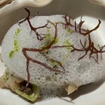 レスピラシオン - 魚介の香りとバイマックルの柑橘系の爽やかな香りが食欲を刺激します。