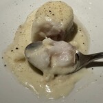 レスピラシオン - 口に運ぶと、ピルピルソースのクリーミーでなめらかな舌触りがまず印象的。その奥から「まはた」の弾力ある身の質感と、噛むほどににじみ出る旨みが広がっていきます。