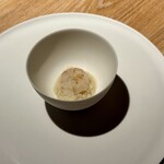 レスピラシオン - ◆赤ガス海老 真っ白な陶器の茶碗型の器の中から、海の香りがふわりと立ち上ります。