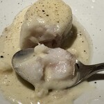 レスピラシオン - 表面はほくっと焼き上がり、中はしっとりとみずみずしい。火入れの技術の高さにうなりながら、柚子の清涼感が余韻として残る、洗練された魚料理です。