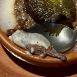 レスピラシオン - スプーンを入れると、ほくほくとしたさつま芋のやさしい香りが立ちのぼり、その下からは、じっくり煮込まれてホロホロと崩れるツキノワグマのラグーが現れます。