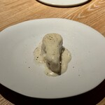 レスピラシオン - その上には、真珠のように艶やかなピルピルソースと、ふんわりとした柚子の泡がやさしく重なり、見るからに品のある佇まい