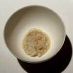 レスピラシオン - 目に飛び込んできたのは、金沢港で水揚げされた新鮮な赤ガス海老。調理前の丁寧な下処理と絶妙な火入れにより、海老の身はぷりぷりで弾力があり、ひと口ごとに濃厚な甘みと旨みがあふれ出します。