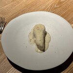 レスピラシオン - ◆まはた 丸く真っ白なお皿の中央に、じっくりと火入れされた「まはた」が静かに存在します。