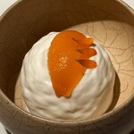 レスピラシオン - 搾りたてのような新鮮なミルクと、山岸養蜂場のやわらかな甘さのはちみつが溶け合い、口に含むとふわりと優しい余韻が広がります。