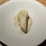 レスピラシオン - テーブルの上には、あらかじめ炭化された柚子が添えられ、提供直前に目の前で削って香りづけしてくれる演出に心が躍ります。