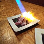 府中日本酒バルTOKUTOUSEKI - 【周年祭】初鰹の炙り500円