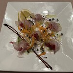 マンマパスタ - 本日の鮮魚のカルパッチョ〜赤玉葱マグロドルチェとともに⁉︎〜　1270円