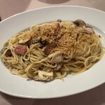 マンマパスタ - きのことベーコンのペペロンチーノ　1150円