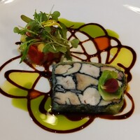 レストラン カスケード - .....一品目　春キャベツと若鶏のプレッセ　ステンドグラス仕立て.....