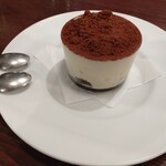 ピッツェリア ファッブリカ 1090 - ティラミス(ラム酒入り)ざくざくクランブルと