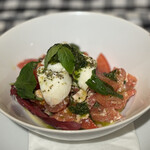 CHIKICHIKI & TANTAN - ①牛モッツァレラとバジル、トマトのカプレーゼ 1,450円