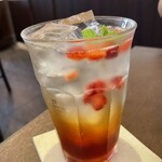 イチゴのシャルロットソーダ