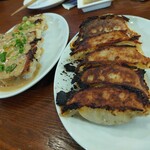 301106762 - 自家製ゴマダレ餃子&XOジャン海老餃子