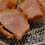 とんかつ こめ山 - 断面がほんのりとピンクでいかにも美味しそう！