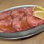 新宿ホルモン焼き だるま - 