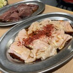 新宿ホルモン焼き だるま - 