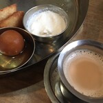 南インド料理 レジナ - ホットチャイとグラブジャムン＆イドゥリフライでデザートタイム