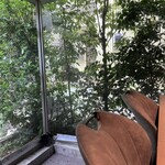 鮨 にっこ - 写真だと分からないが自然光が結構入って良い感じの空間