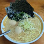 カマリヤ 大将 - ラーメン（中）＋味付玉子*2＋のり増