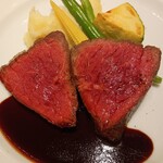ビストロ オザミ - きれいなお肉。私はこのくらいのしっかりした肉質が好き。