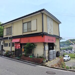 天石上海楼 - 店舗右側壁には可愛いイラスト入り