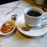 コッチ - 2014.10 コーヒーは昔ながらの苦みの強いものでした。