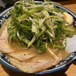 ラーメン山村 - 豚骨醤油ネギチャーシュー麺です☆　2025-0518訪問