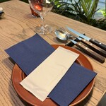 301120839 - テーブルセッティングもカラーコーディネートしてあり、素敵ですね。