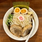 ヤマネコ軒 - 黒醤油特製豚そば並＋ヤサイマシ＋オロチ麺
