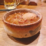 煮込みや まる。 - 横から煮込み