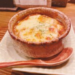 煮込みや まる。 - 横からグラタン