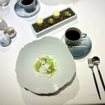 JINBO MINAMI AOYAMA - オリジナルコーヒーも美味しかったです。ソーサーは､手前に小菓子が載せられる様に設計されているそうです。