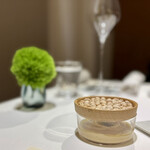 JINBO MINAMI AOYAMA - ひよこ豆のペースト､落花生、自家製バターが入っています。（上にあるのはそのままのひよこ豆です）