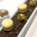 JINBO MINAMI AOYAMA - 2種の小菓子）