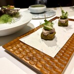 JINBO MINAMI AOYAMA - 温かい前菜）そら豆のコロッケの上に自家製ハム､モルタデッラ､焼いたそら豆､羊のチーズをのせています。