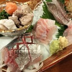 タカラヤ - 秋田県漁協・杉本貢組合長直送のお魚♬♬♬＼(^o^)／♬♬♬上からウマヅラハギ、タイ、アジ、イシダイ、ホウボウの最強ラインナップ♬♬♬２人前1,200円(*ﾉｪﾉ)♬♬♬