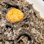 俺のイタリアン - イカ墨が決め手”クロボナーラ”