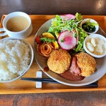 ザズ プランテ エ カフェ - ランチ1430円税込ドリンク付き　ご飯の量はデフォで少なめ　写真は大