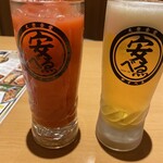 肉豆冨とレモンサワー 大衆食堂 安べゑ - 左がカシスオレンジ右が生ビール