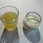 石葉 - 【朝食】オレンジジュース・飲むヨーグルト