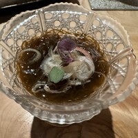 鮨 若尊 - 沖縄のもずく酢、みょうが、紫芽（むらめ＝赤紫蘇の芽）