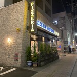 ピッツェリア エ オステリア パドリーノ - 入り口はとてもおしゃれな