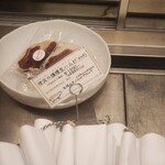 キュルノンチュエ - ブロックの燻煙生ハム
      生ハムですが燻製されてコッパにも似た深い味わい
      次回も購入決定