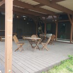 キュルノンチュエ - 屋根付きのテラス席