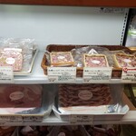 キュルノンチュエ - パテやテリーヌも
      試食で頂いたテリーヌ•ドゥ•カンパーニュは次回の購入候補