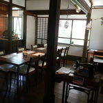 マジュン・リッカ - カウンター席もある。夜はここで飲みたいね