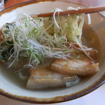 アーサそば(海藻のアーサが練りこんである)