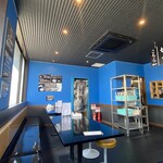 ラーメン軍団 歴史を刻め - 店内（水と箸とレンゲはセルフ）